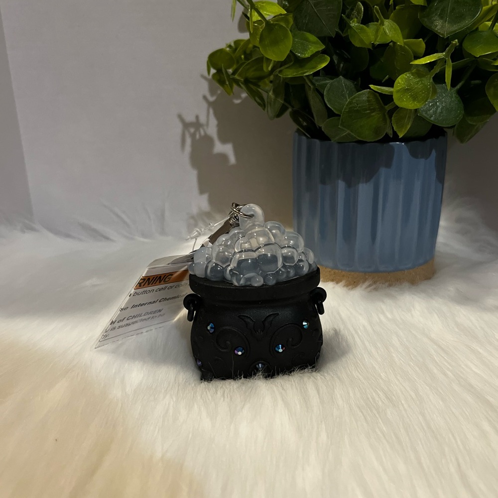 Bath & Body Works Light Up Color Change Cauldron Halloween Pocketbac Holder NWT